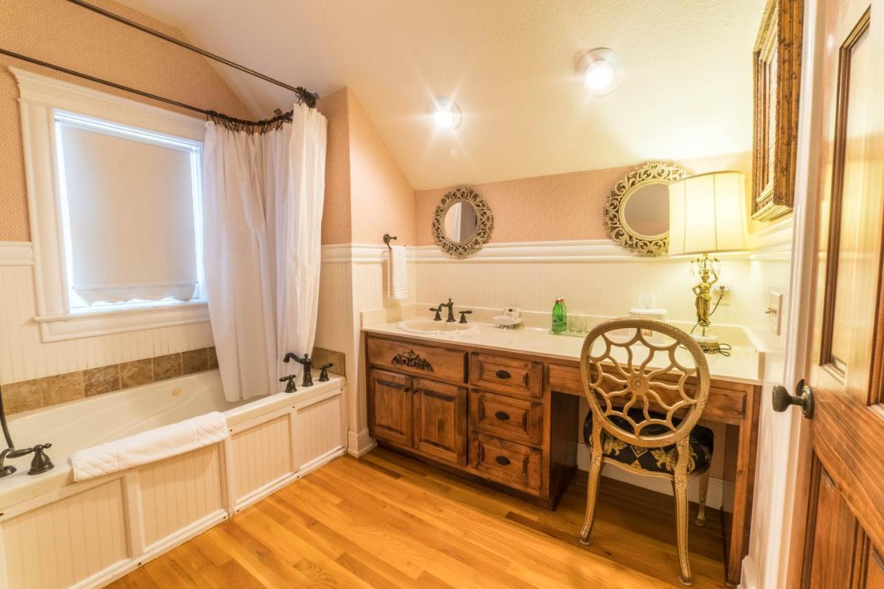 The Victoria Bed & Breakfast Бентонвіль Екстер'єр фото